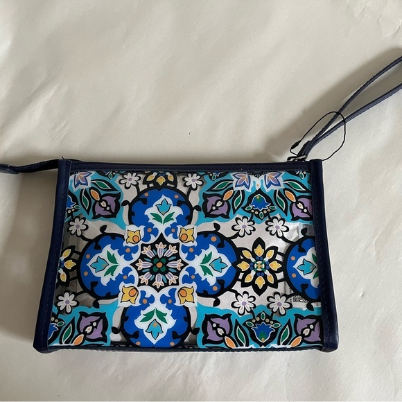 Vera Bradley Lisbon Medallion Cool Clear Beach Wristlet NWOT - Picture 2 of 8